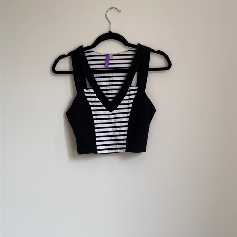 LF Crop Top - Picture 2 of 5